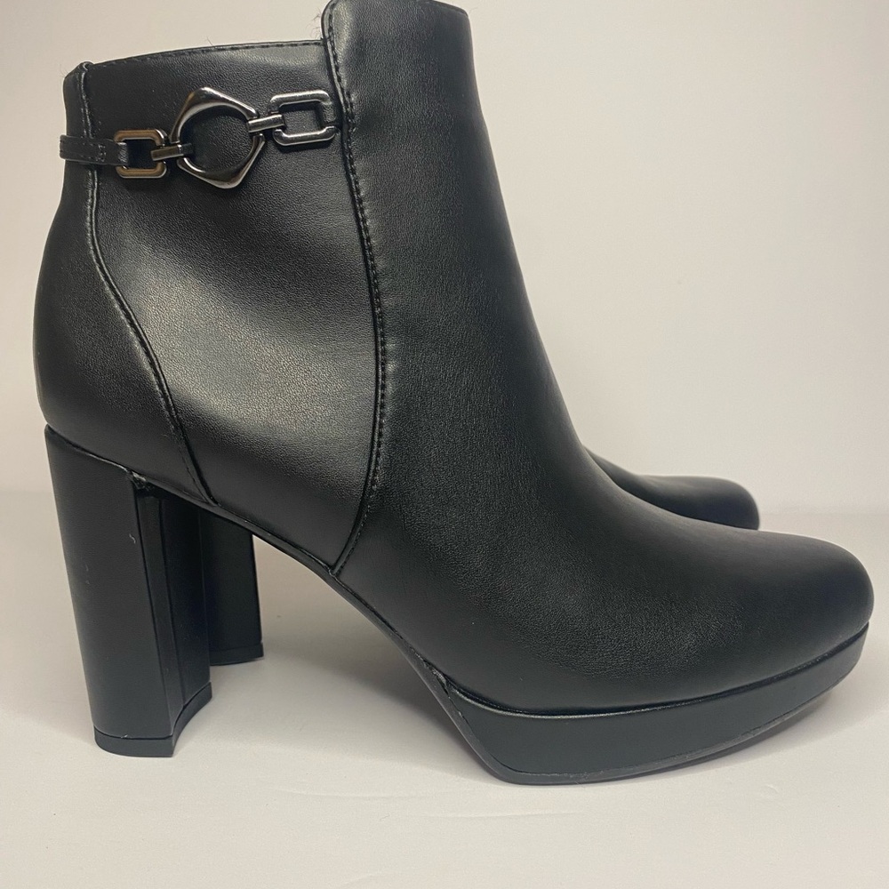 Naturalizer Black Heeled Boots with Sleek Design - Picture 3 of 9